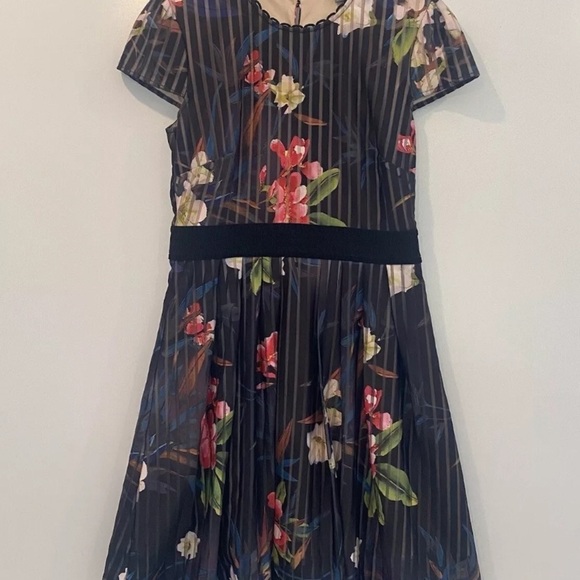 Chelsea28 Floral Fit & Flare Dress Womens Size‎ Medium (1121) - Picture 2 of 5